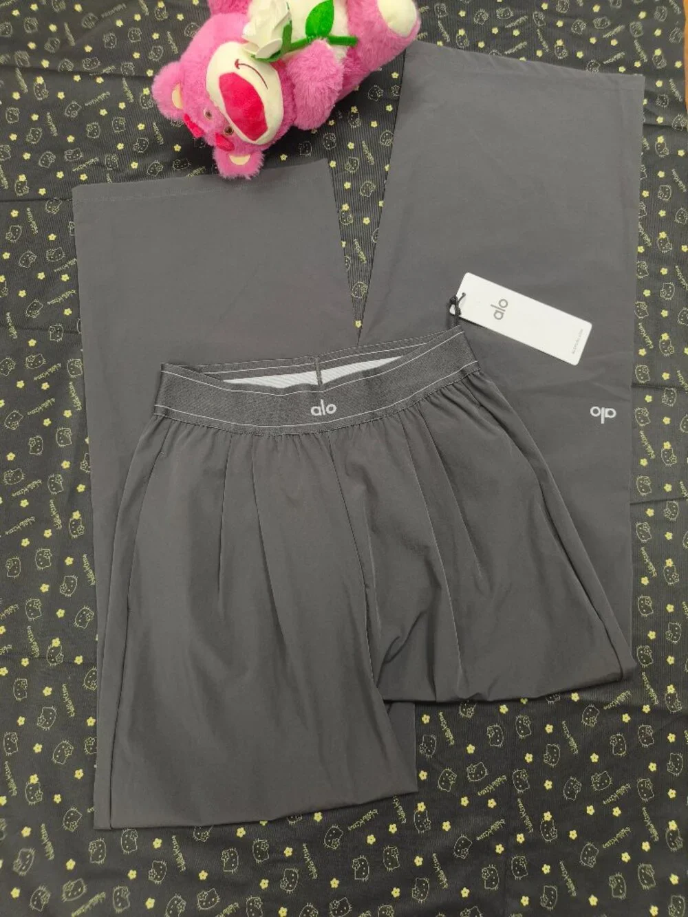 ALO Yoga dark gray Wide-Leg Pleated Trousers